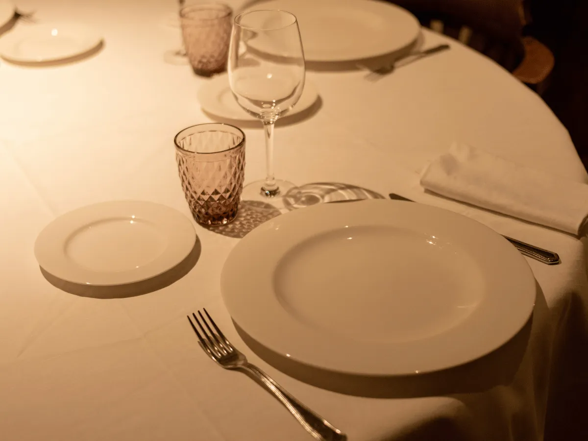 Fine tablecloth and linen cleaning